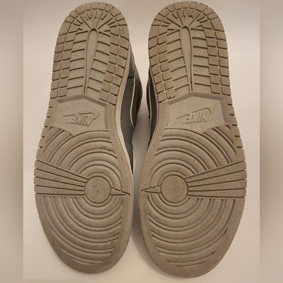 🟡NIKE Air Jordan 1 Retro Mid GS (6.5Y, 'Cool Grey Wolf Grey') - Picture 10 of 11